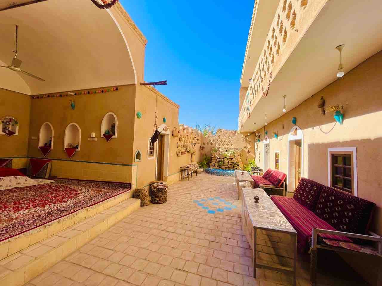 راوی کویرمصر - واحد خانم بزرگ