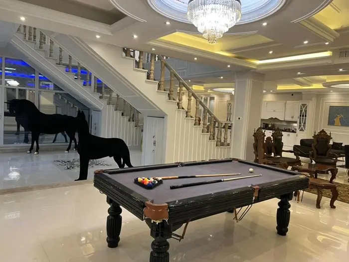 ویلا چهارخوابه لوکس استخردار قصر سفید جهان - میز بیلیارد
