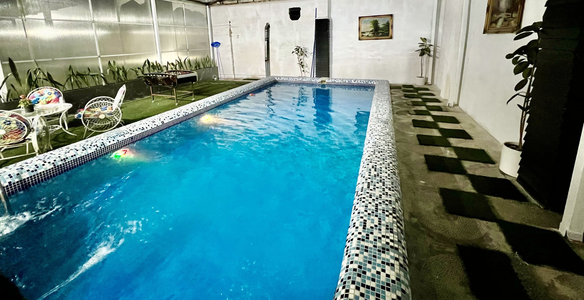 ویلا دوخوابه استخرسرپوشیده  آب سردباغ نارسیس