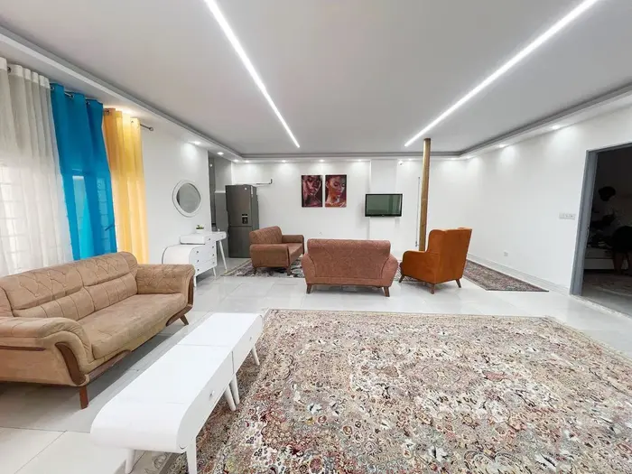 ویلا دوخوابه استخردار باغ نارسیس - پذیرای و سیستم تصویری 