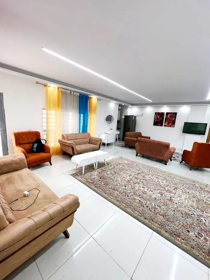 ویلا دوخوابه استخردار باغ نارسیس - پذیرایی نمای روز