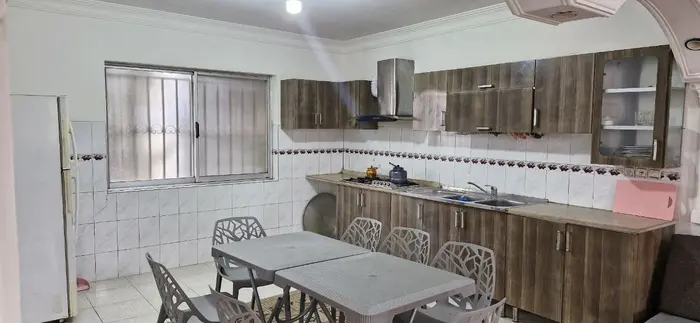 ویلا دوخوابه خلج - اشپزخونه و میز ناهارخوری هشت نفره