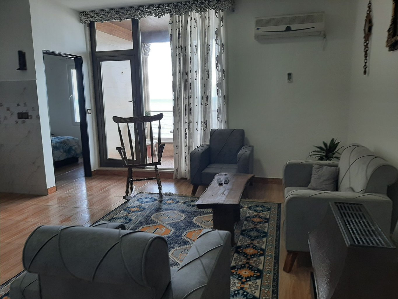 آپارتمان هتل ساحلی  با فاصله ده متر تا دریا