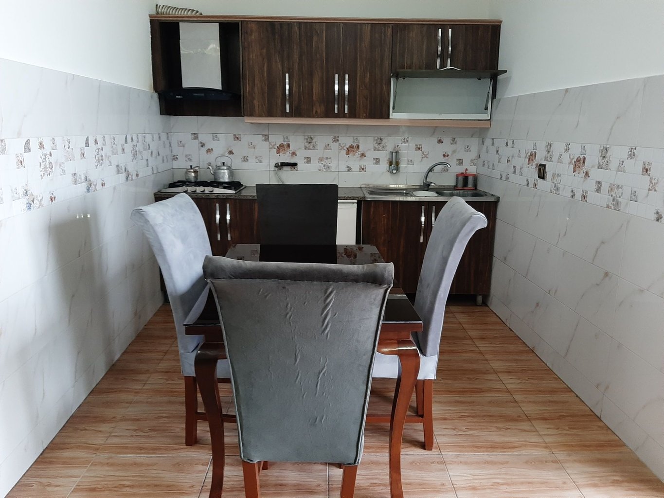 آپارتمان هتل ساحلی  با فاصله ده متر تا دریا