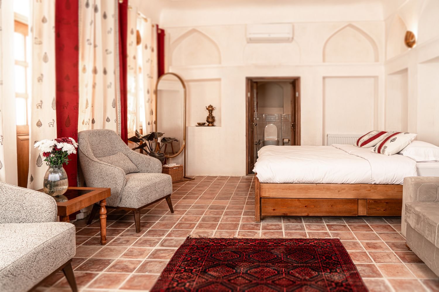 توراندخت - واحد پنج دری