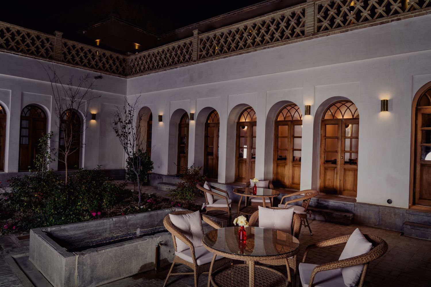 اقامتگاه سنتی توراندخت - واحد دار قالی