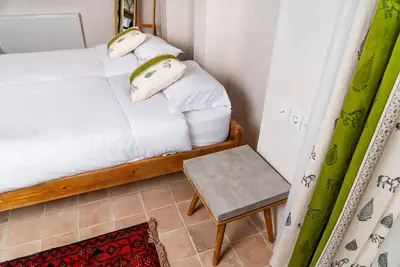 اقامتگاه سنتی توراندخت - واحد سه دری