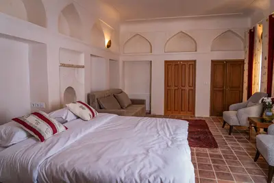 اقامتگاه سنتی توراندخت - واحد پنج دری