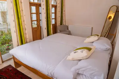 اقامتگاه سنتی توراندخت - واحد سه دری