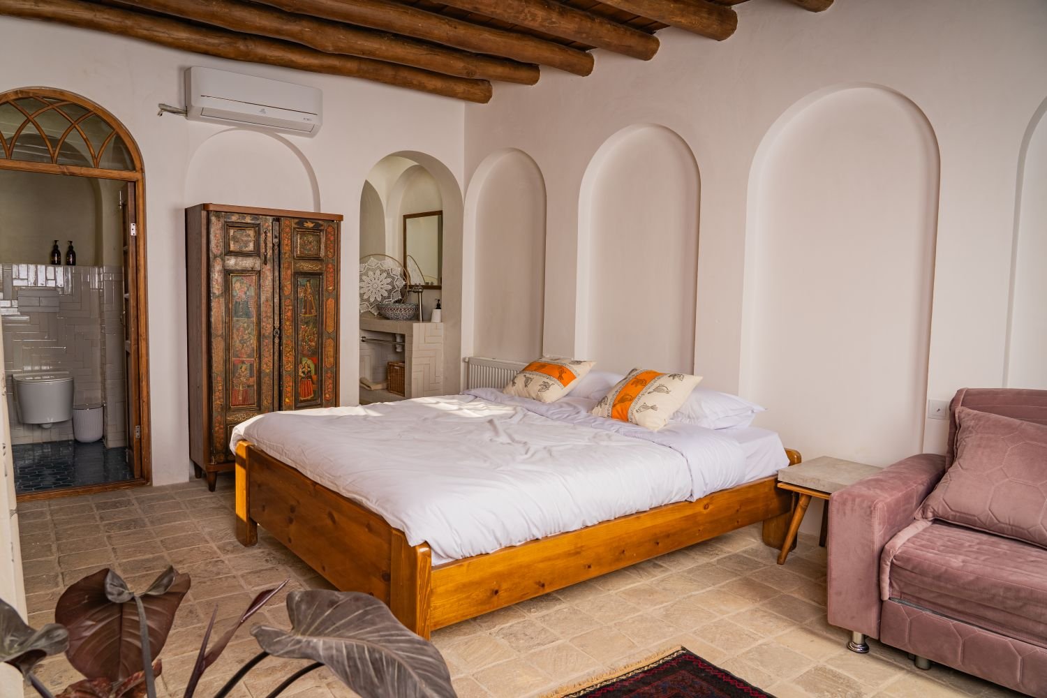 اقامتگاه سنتی توراندخت - واحد شاه‌نشین هفت دری