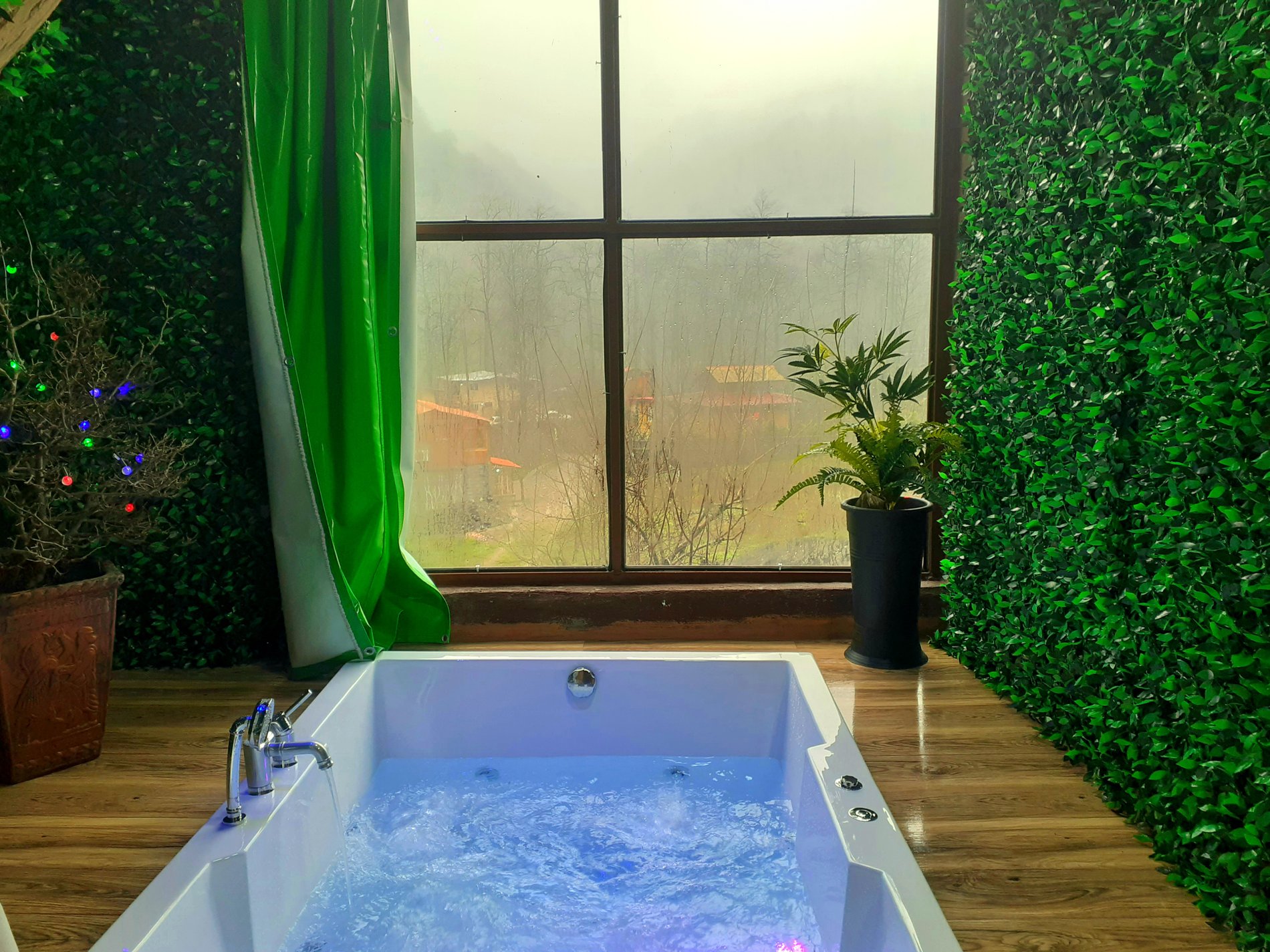 کلبه دوخوابه جنگلی جکوزی دار زرین دشت ۱