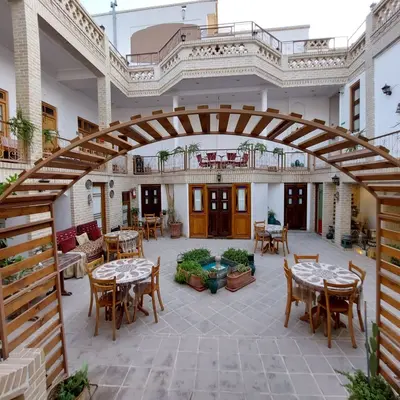 اقامتگاه سنتی خانه معمار - واحد پنج دری پایین