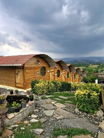 کلبه فلت بام کوتنا - نمای ورودی اقامتگاه