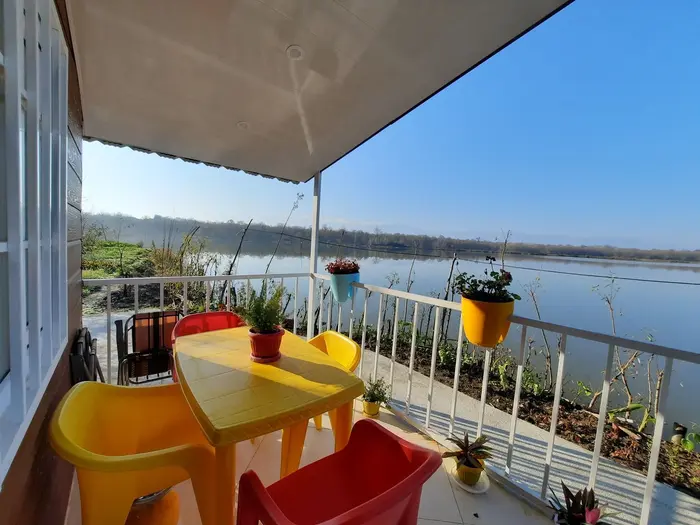 کلبه یک خوابه آب بندان