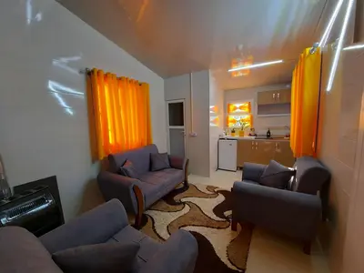 کلبه یک خوابه آب بندان