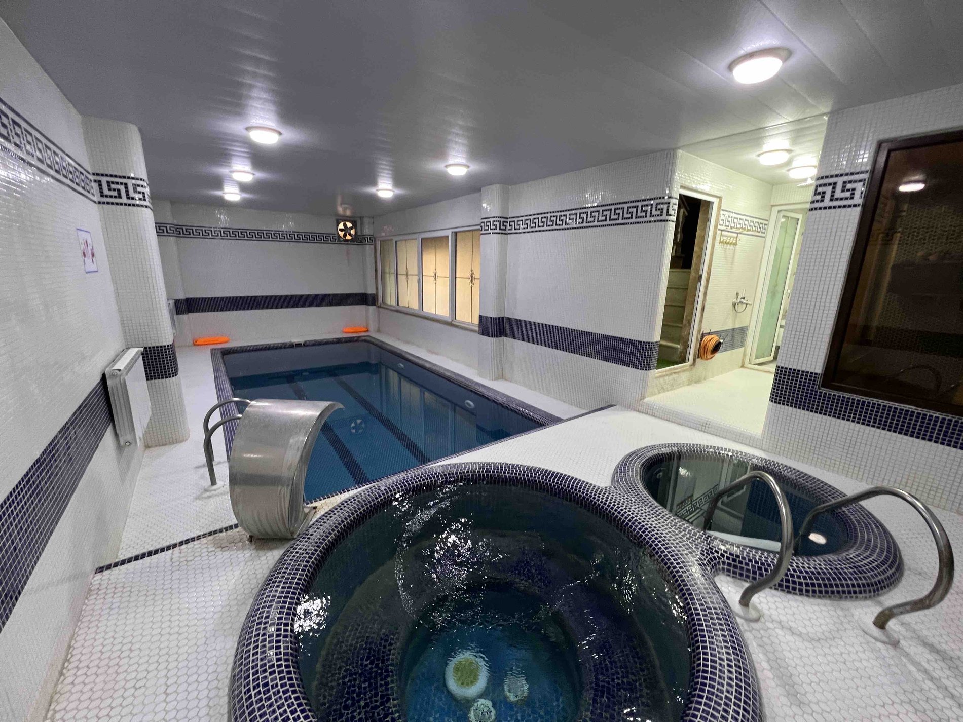 ویلا دوخوابه تريبلكس استخردار آبگرم منور 1 - انتخاب عنوان تصویر