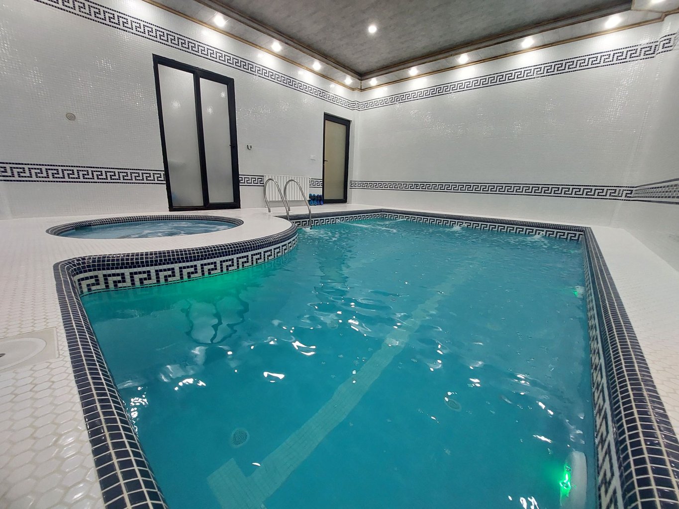 سه خوابه استخردار آبگرم نیلوفر 4