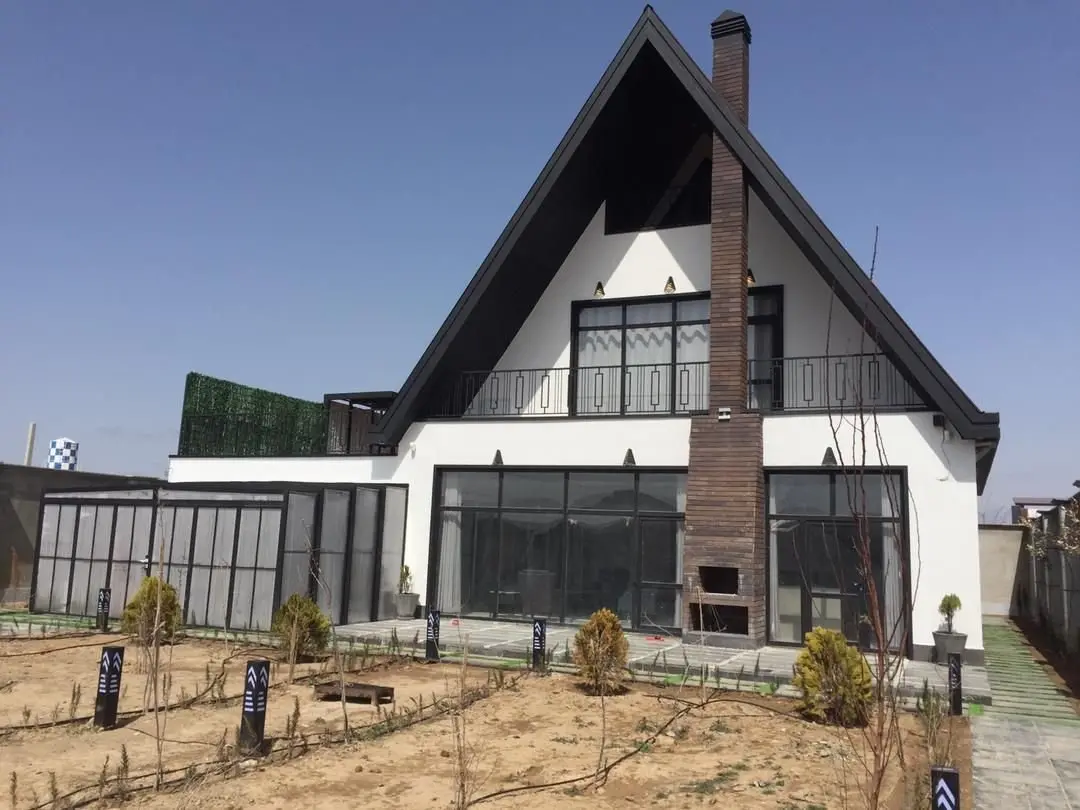 ویلا چهارخوابه استخردار آبگرم مدرن شهری