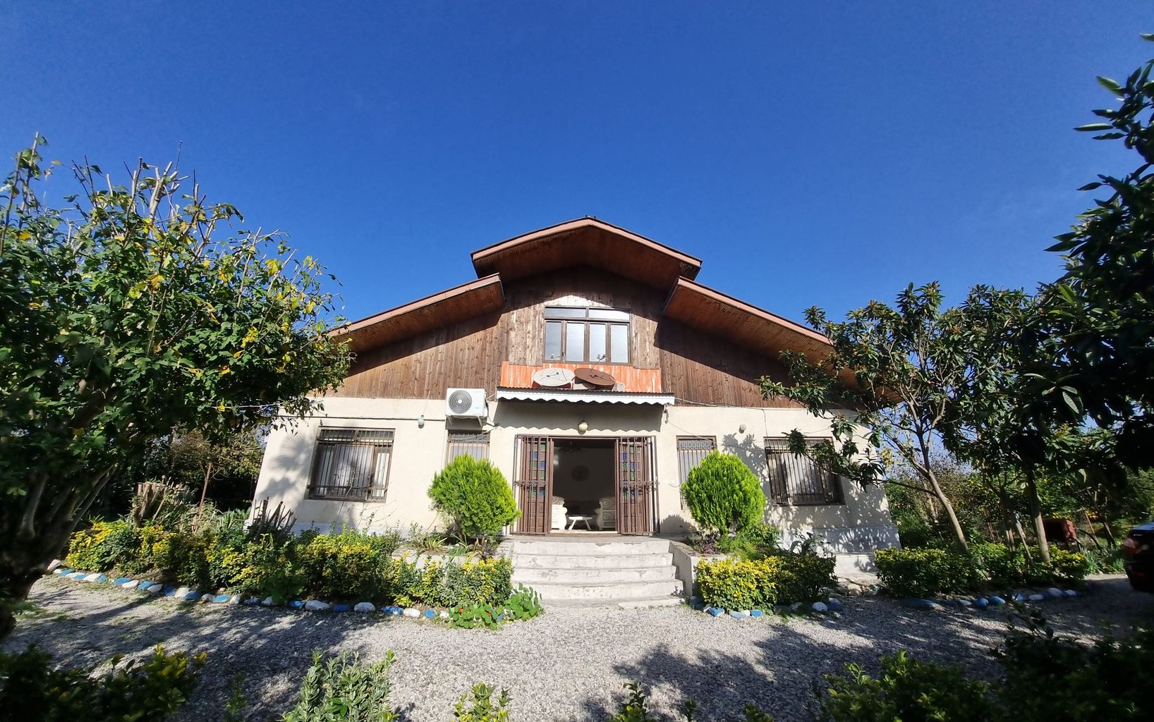 سه خوابه باغ گلی - نمای ویلا