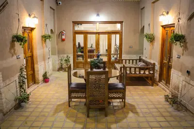 بومگردی اسفندیار - واحد 104