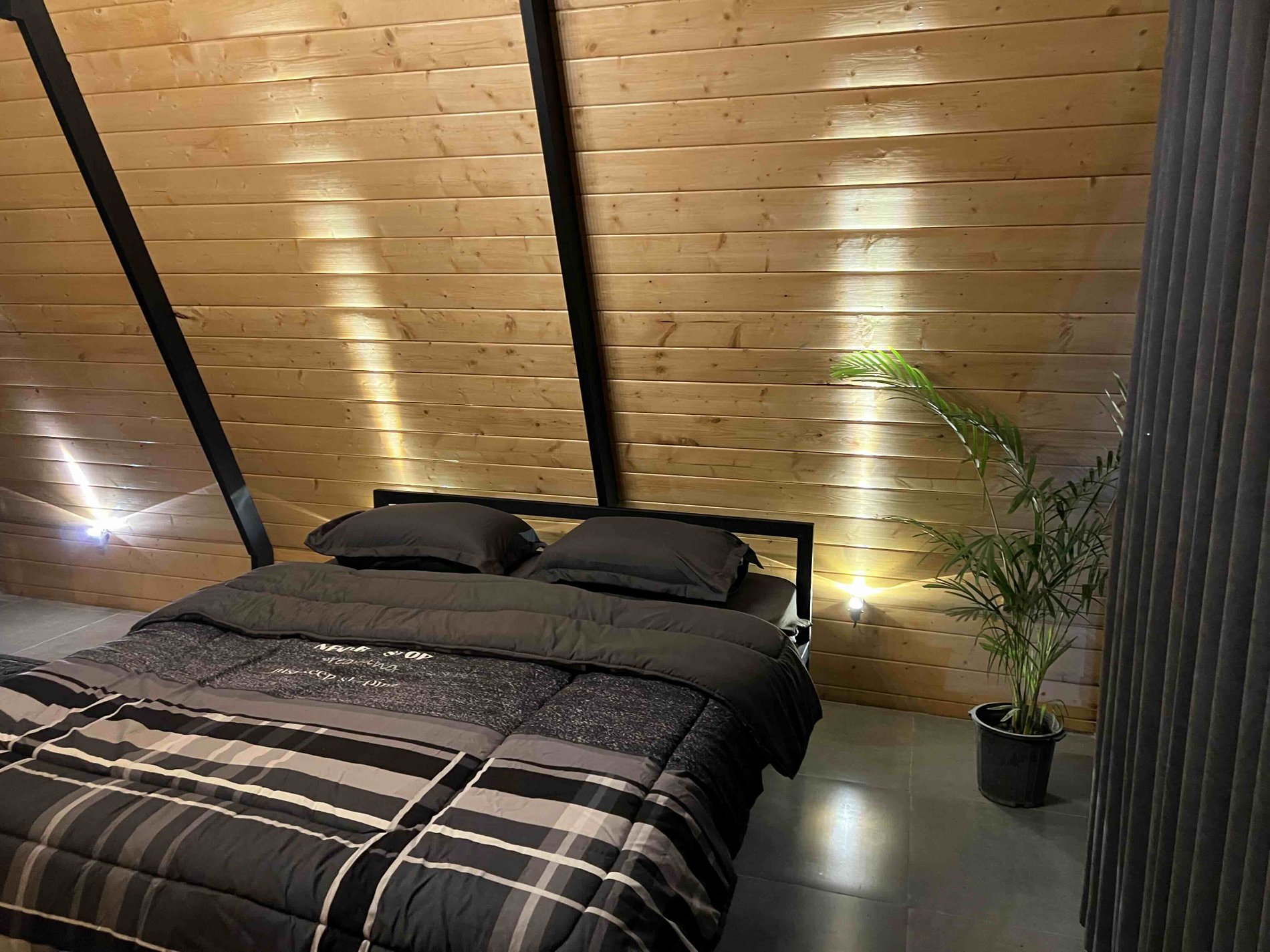 دوخوابه سوئیسی جکوزی دار دنج