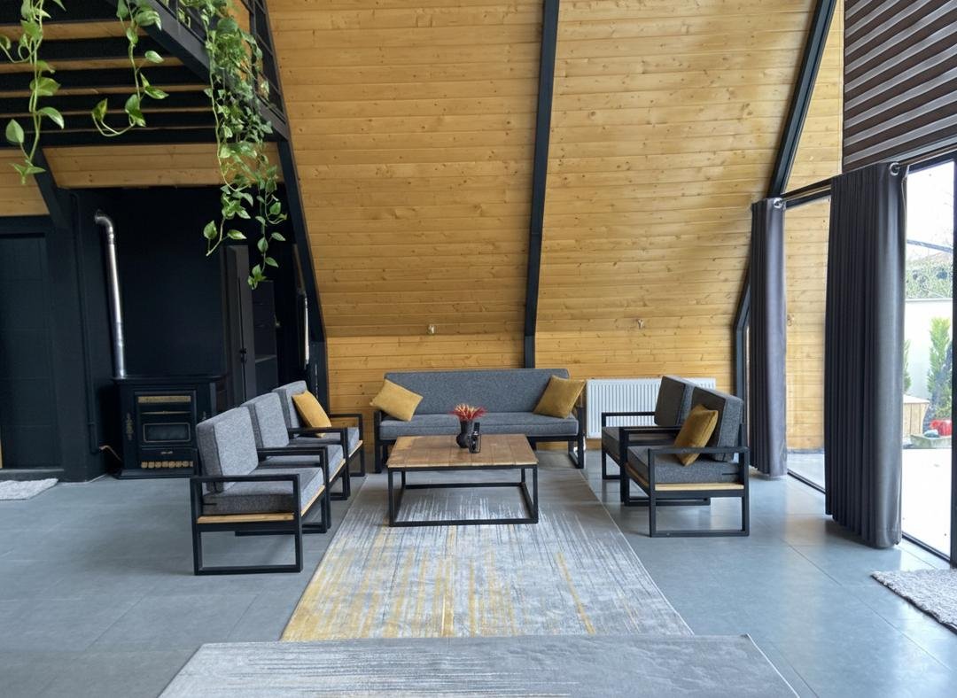 کلبه دوخوابه سوئیسی جکوزی دار دنج