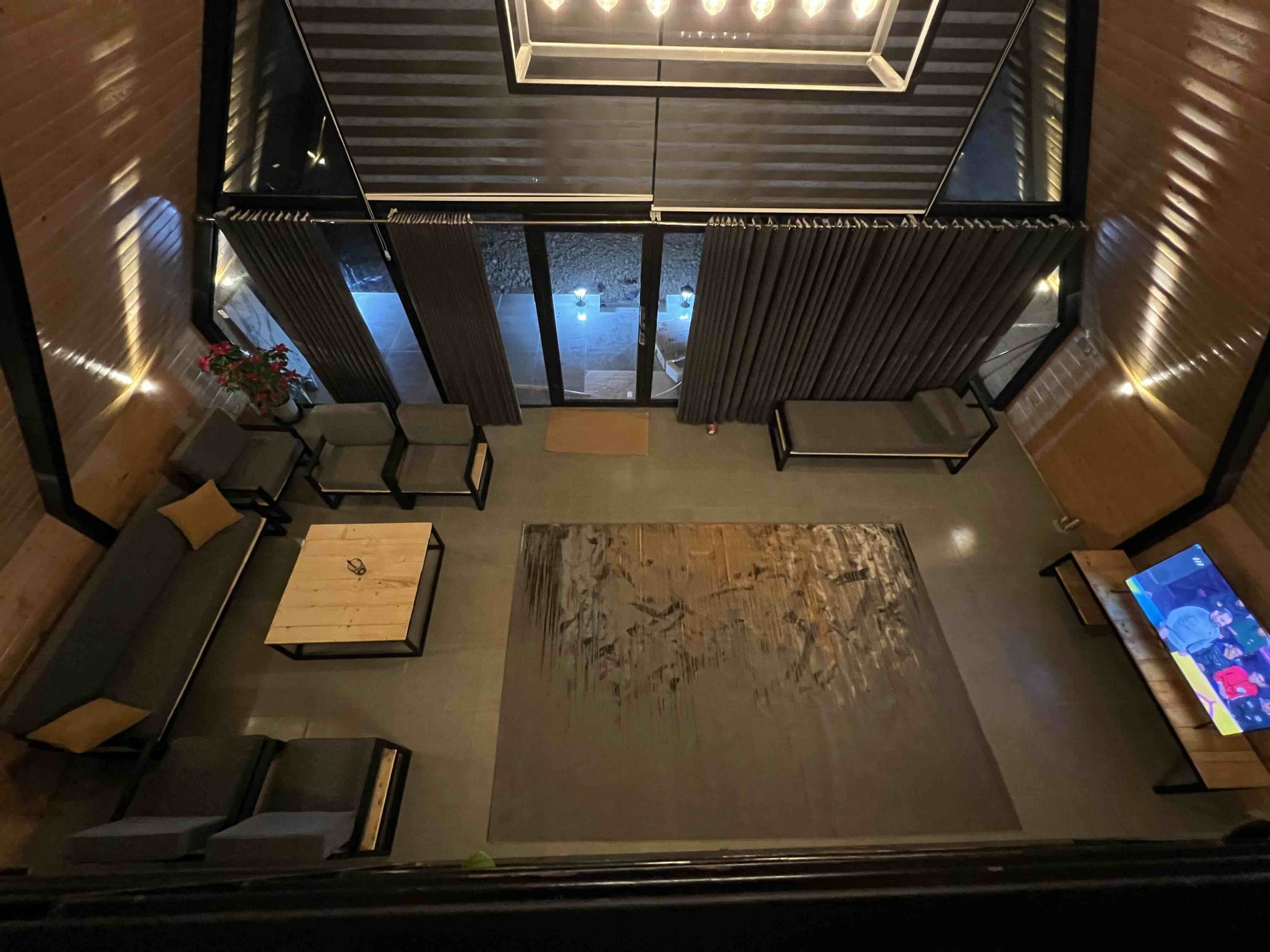 کلبه دوخوابه سوئیسی جکوزی دار دنج