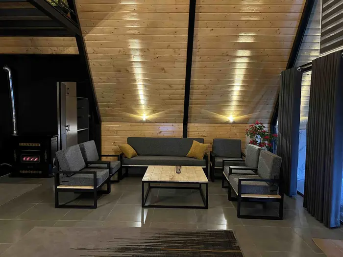 کلبه دوخوابه سوئیسی جکوزی دار دنج - انتخاب عنوان تصویر