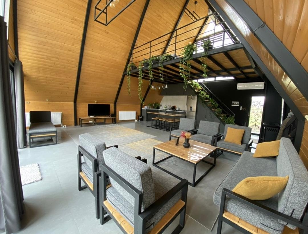 کلبه دوخوابه سوئیسی جکوزی دار دنج