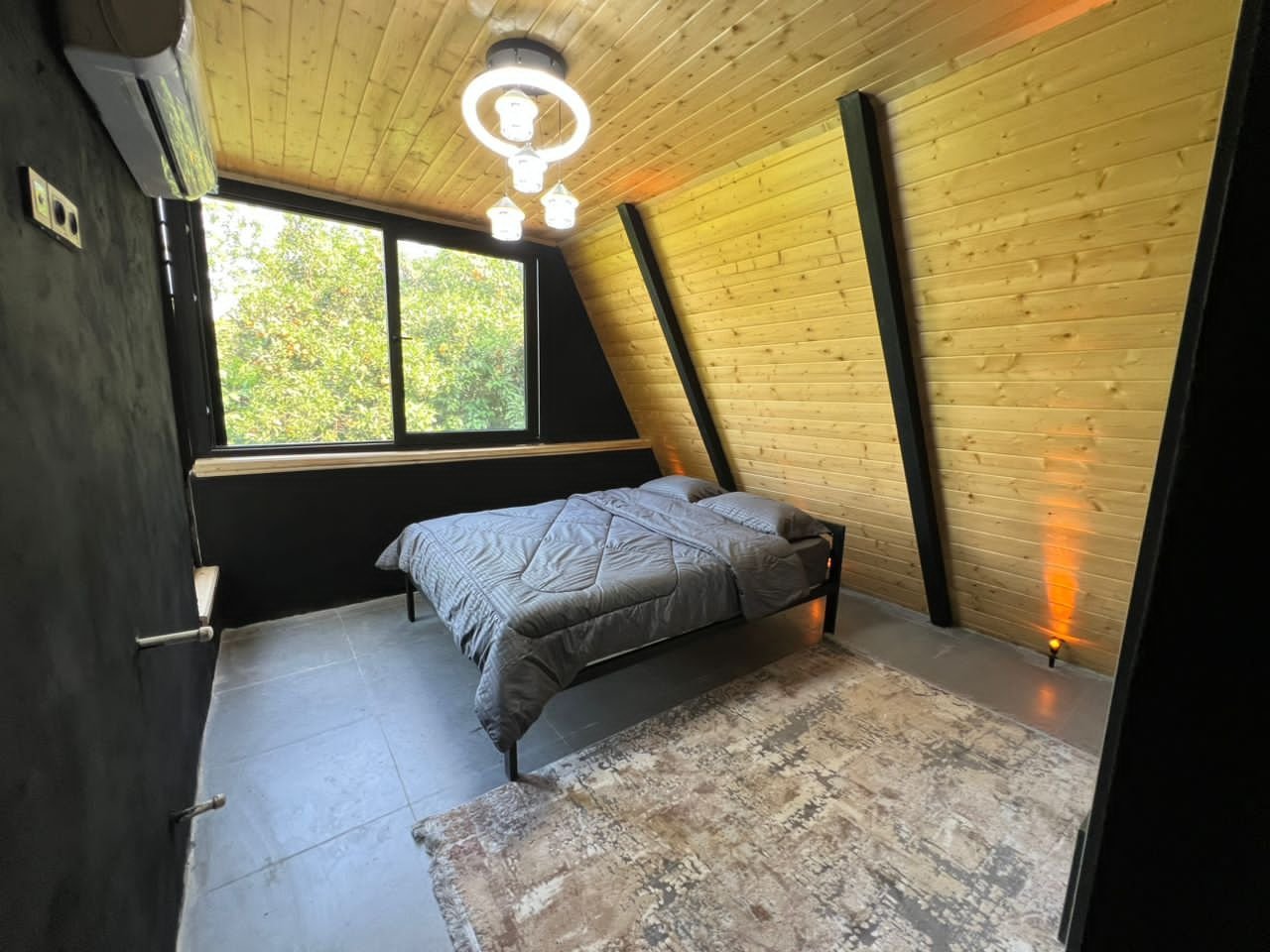 کلبه دوخوابه سوئیسی دوبلکس جکوزی دار آویشو