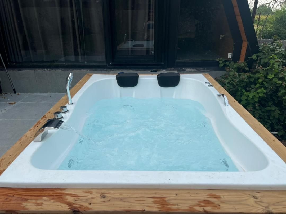 دوخوابه سوئیسی جکوزی دار دنج