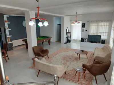 ویلا سه خوابه استخردار آبگرم باغ امین 1