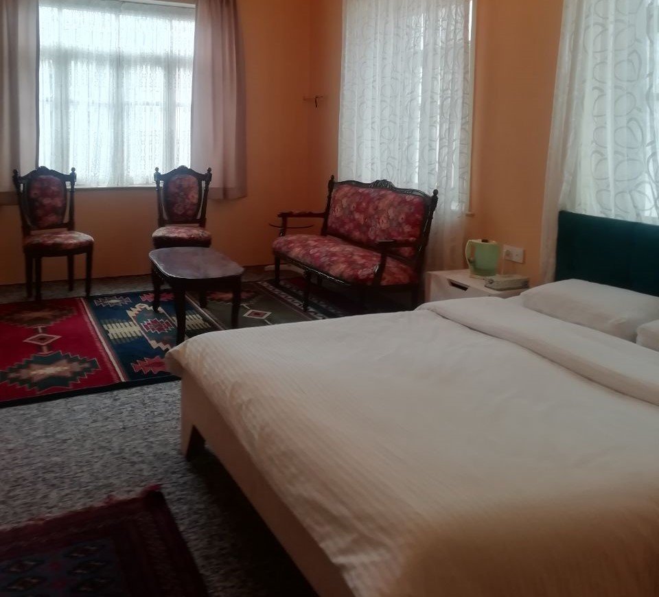 اقامتگاه سنتی بوتیک هتل دیمه - واحد بالانشین