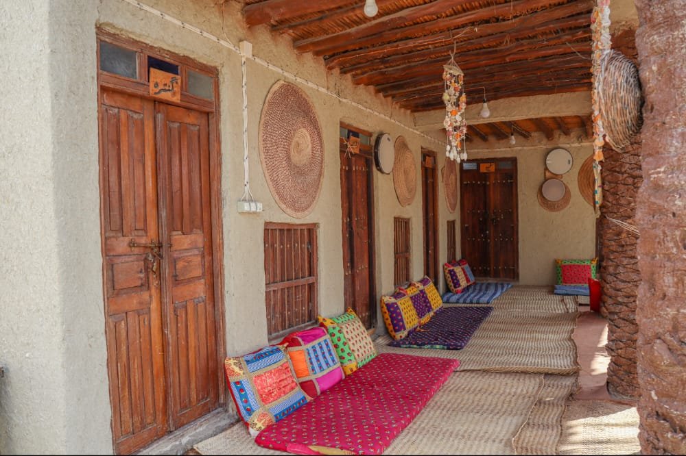 بومگردی الیاس - اتاق ریویز