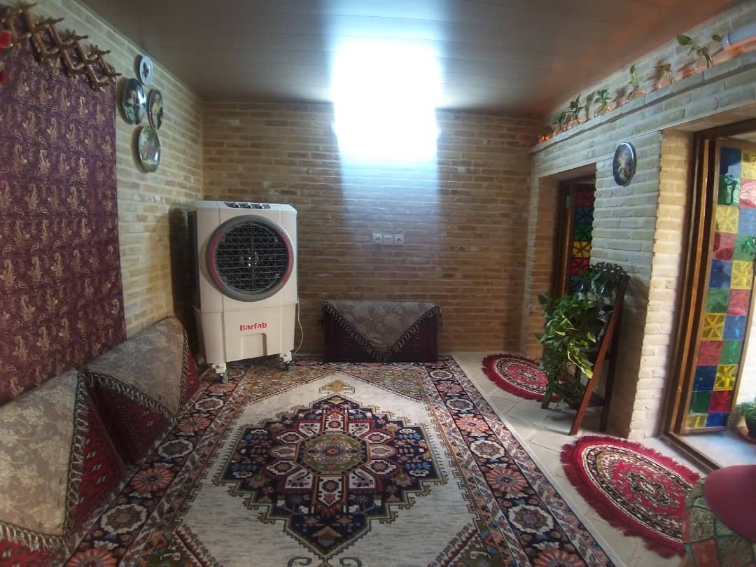 بوم گردی قصرالدشت - واحد شاهنشین