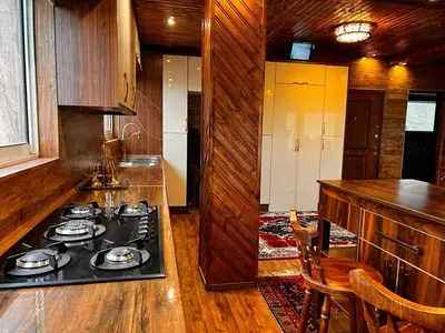 کلبه دوخوابه تریپلکس کارن