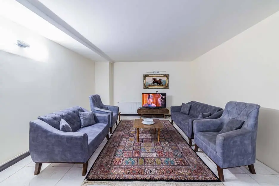 آپارتمان دوخوابه سی و سه پل واحد منفی 1