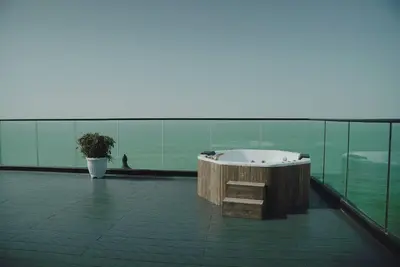 آپارتمان دوخوابه دریاکنار واحد وی آی پی