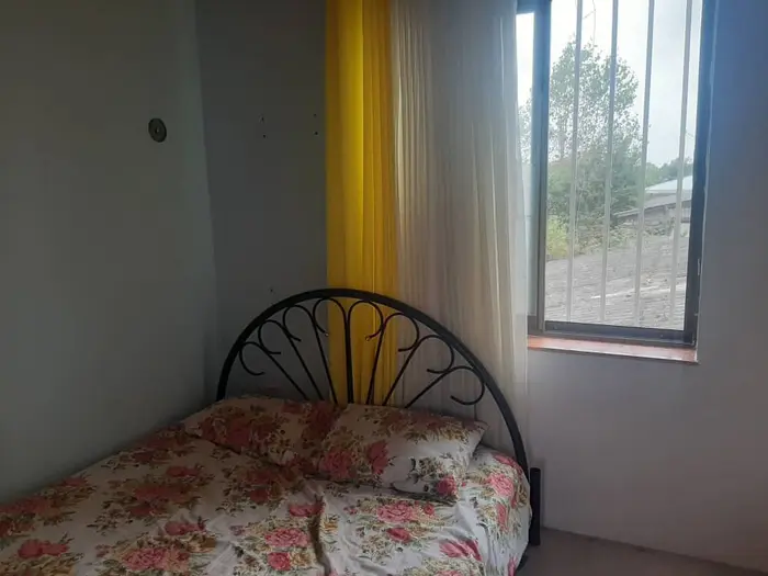 یک خوابه ساحلی شمسی