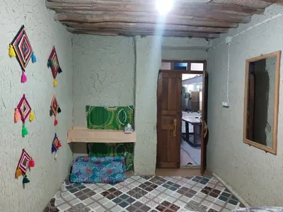 بومگردی الیاس - اتاق کُنج