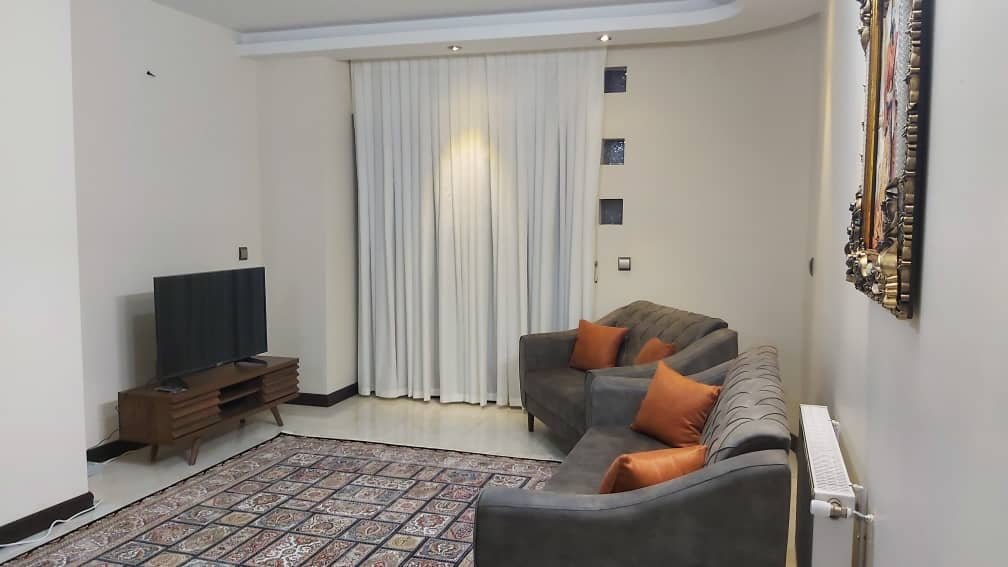 آپارتمان دوخوابه سی و سه پل واحد ۶