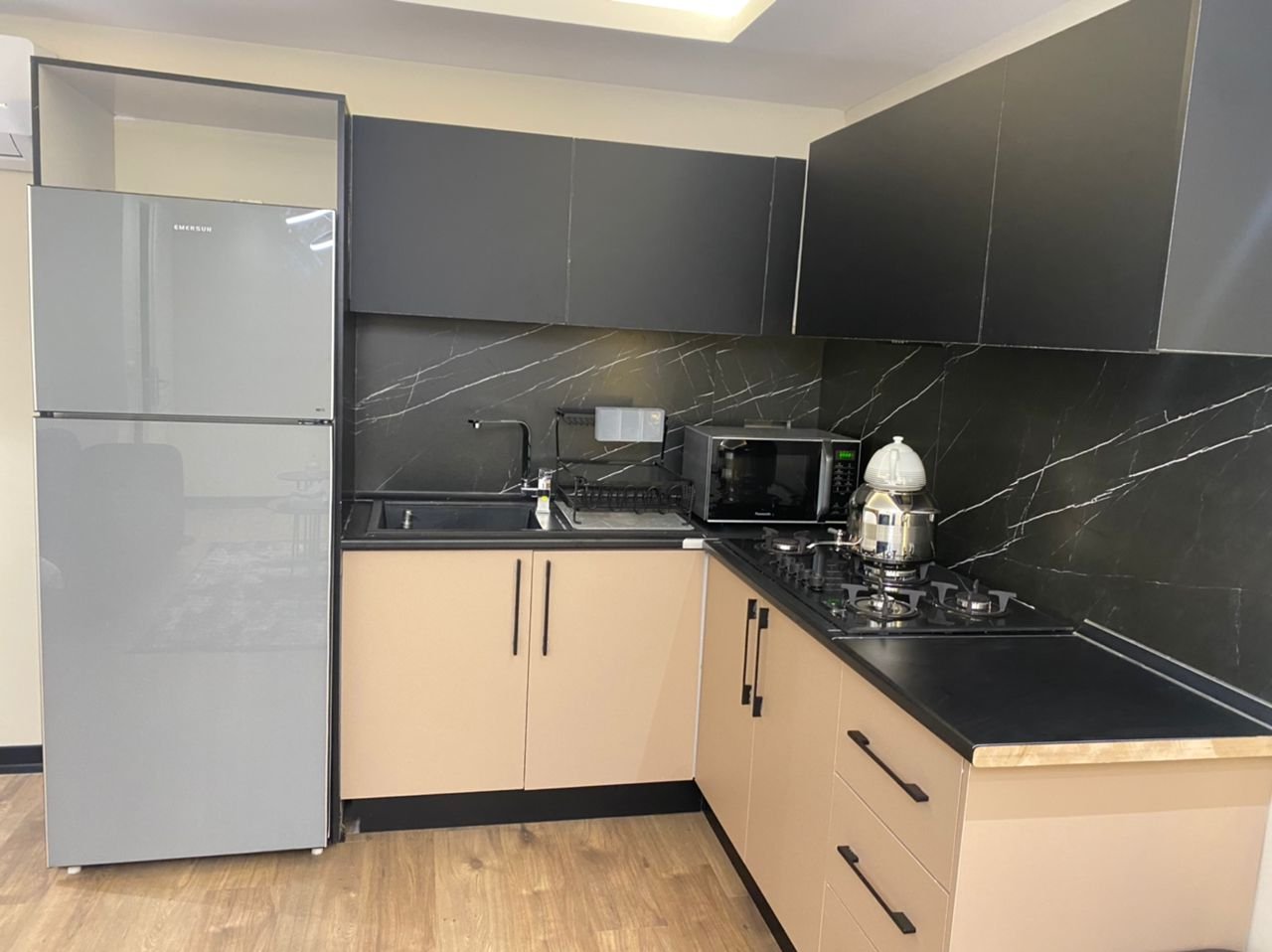 سوئیت فلت بنفشه زعفرانیه