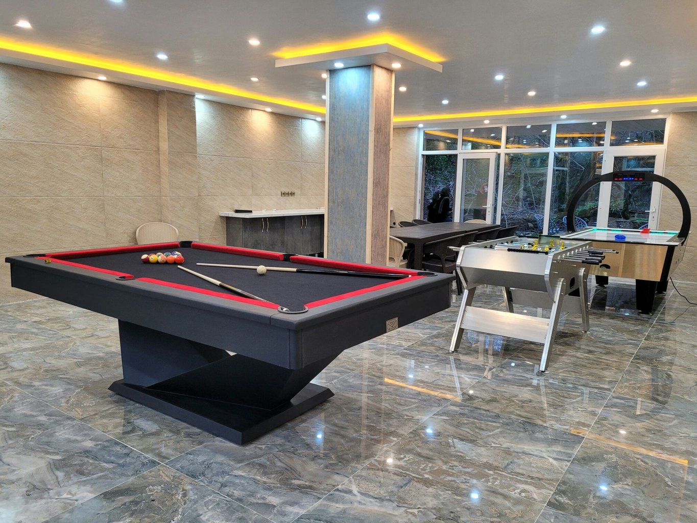 ویلا هشت خوابه استخردار آبگرم لب رودخانه آوا - سالن بازی