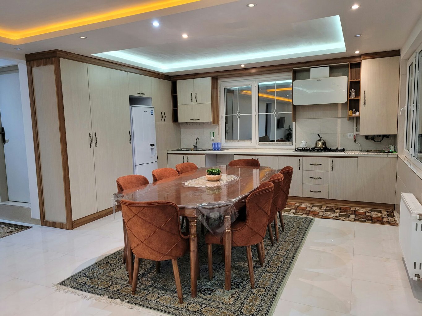 ویلا هشت خوابه استخردار آبگرم لب رودخانه آوا