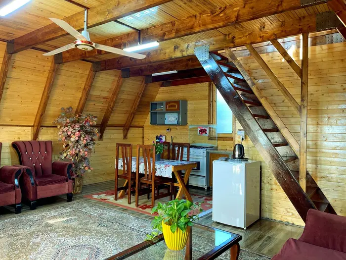 کلبه یک خوابه چوبی‌ وارش