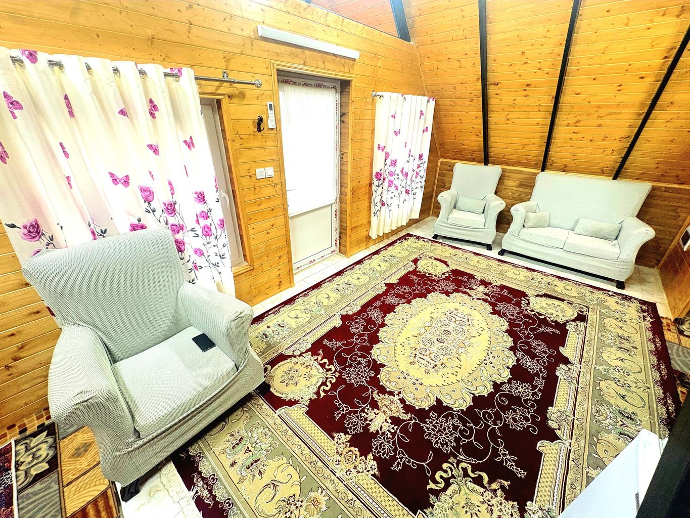 دوخوابه استخردار‌ وارش