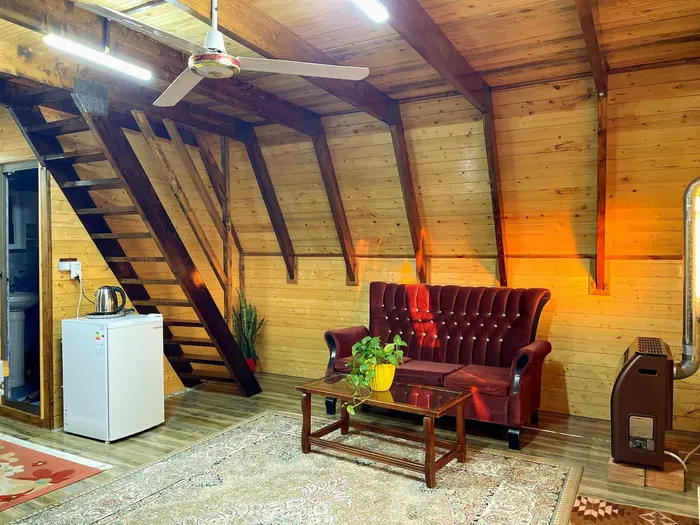 کلبه یک خوابه چوبی‌ وارش