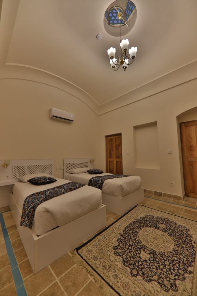 یاسمین راهب - واحد چهارتخته ٢٠٣