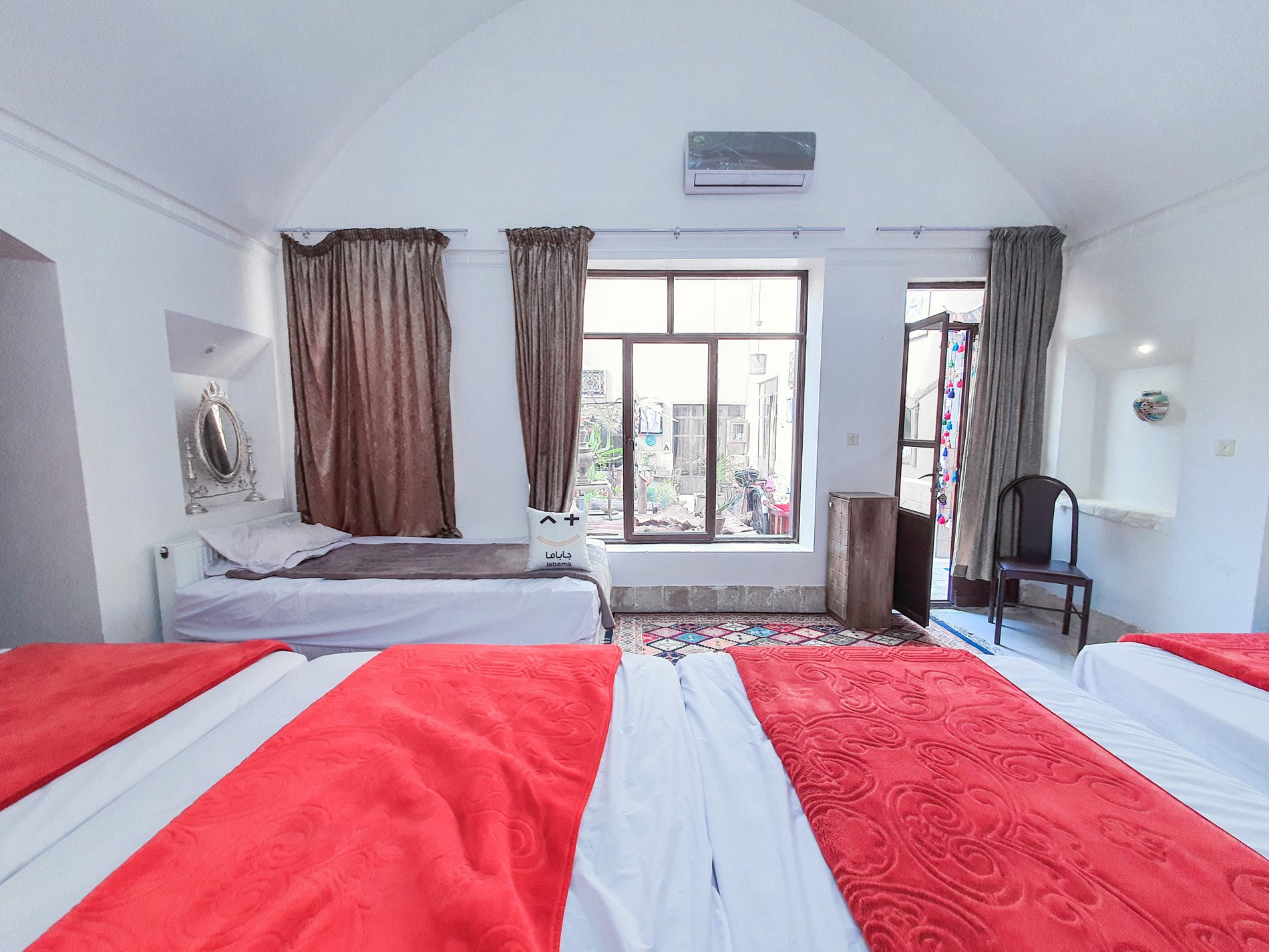 اقامتگاه سنتی خانه صفا - واحد پنج تخته ١٠٢