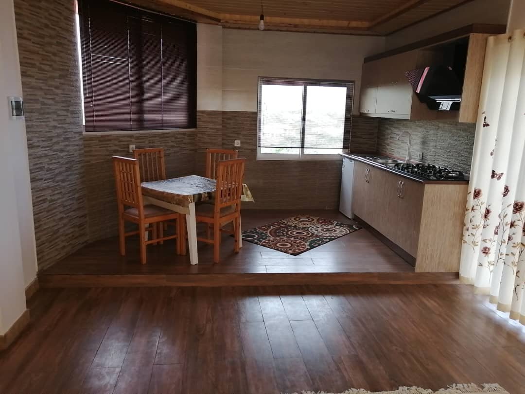 آپارتمان یک خوابه جنگلی جکوزی دار سفید تمشک 3